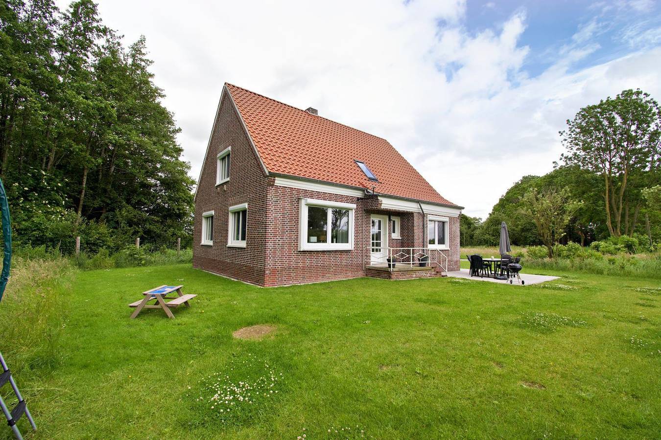 Landliebe: Dein geräumiges Ferienhaus mit großem Garten in Upgant-Schoot in Krummhörn, Landkreis Aurich