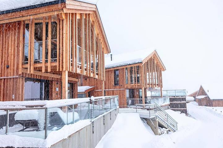 Chalet für 10 Personen, mit Sauna und Balkon sowie Pool in Haus