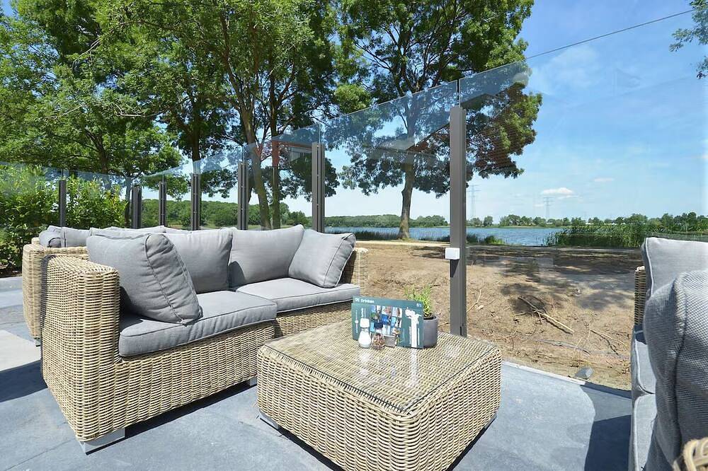 Comfort Meets Convenience Near Bossche Broek Nature Reserve! Onsite Dining in Noord-Brabant