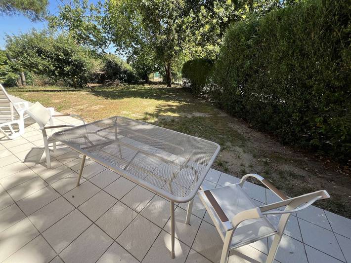 Holiday letting for 4 people, with pool and terrace as well as garden in Soulac-sur-Mer