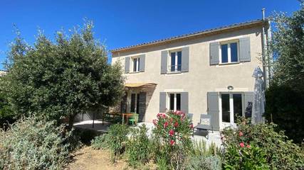 Gîte pour 6 personnes, avec vue et terrasse, animaux acceptés à Entrechaux