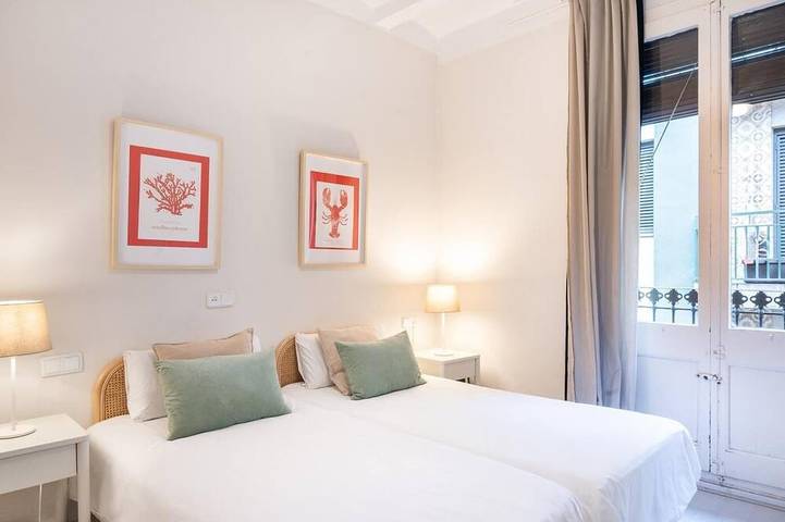 Entire apartment, Cozy newly renovated apartment in Gracia in Barcelona Centre, Barcelona