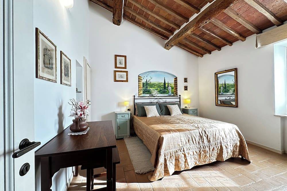 La Pietra Dorata house with pool in the beautiful hills of Siena in Tuscany in Rapolano Terme, Chianti