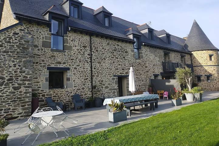 Maison de vacances pour 12 personnes, avec jardin et balcon à Miniac-Morvan