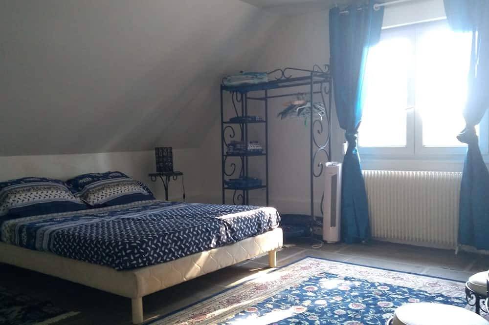 Chez Aurélia : Chambre-suite romantique au ciel étoilé in La Couture-Boussey, Région d'Évreux