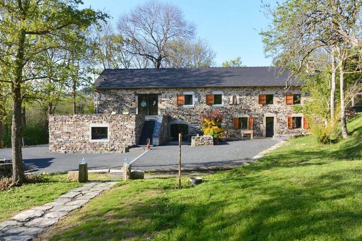 Maison d’hôte pour 2 personnes, avec Balcon et Terrasse ainsi que Jardin et Vue à Saint-Jeures