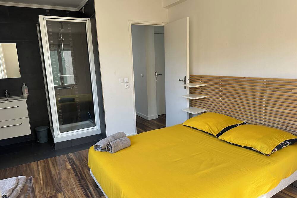 Entire apartment, Design apartment near Paris and Orly in Savigny-sur-Orge, Essonne