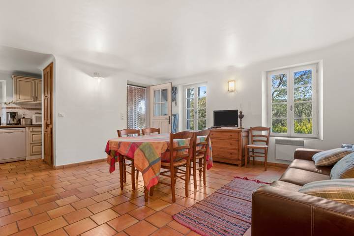 Holiday Home 'À La Ferme' with Shared Pool, Private Terrace and Wi-Fi in Taradeau, Draguignan regionen