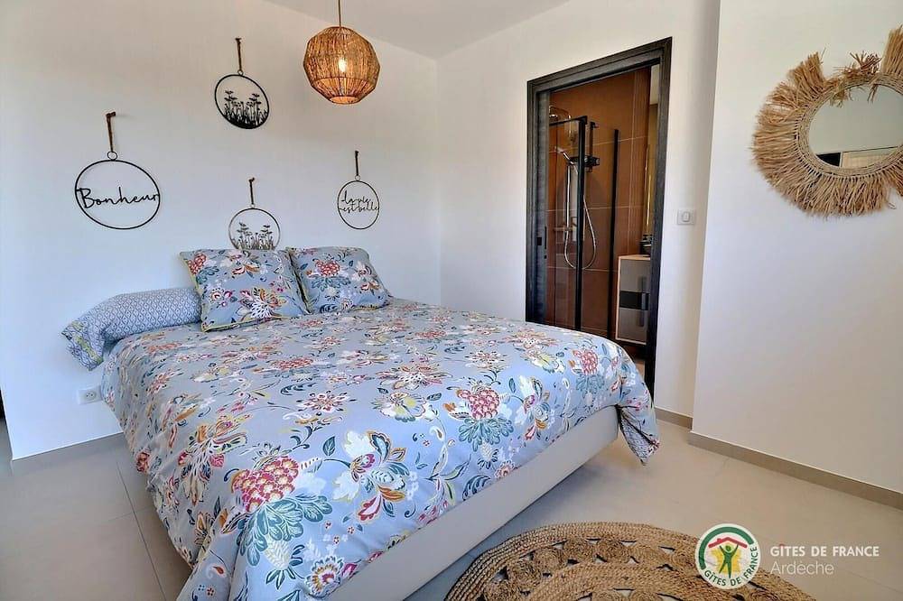 Villa Neuve, Climatisée; Grande Piscine, Lieu Calme in Ruoms, Ardèche