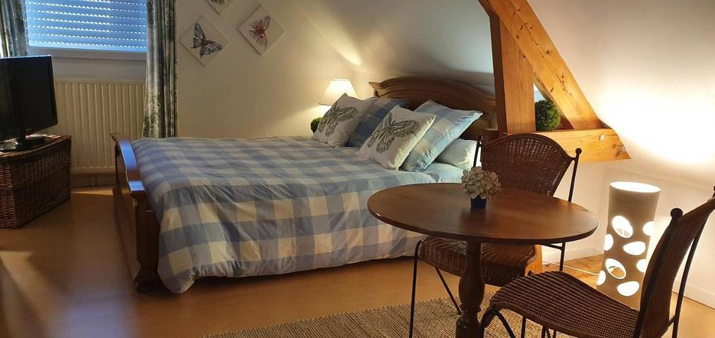 Gîte pour 2 personnes, avec terrasse et jardin à Saint-Contest