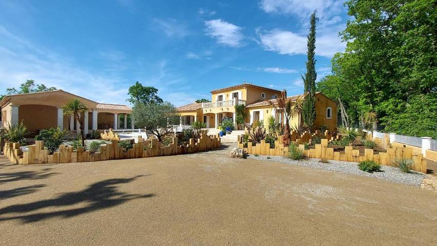 Chambre d’hôte pour 4 personnes, avec vue ainsi que jardin et piscine à Régusse - 2