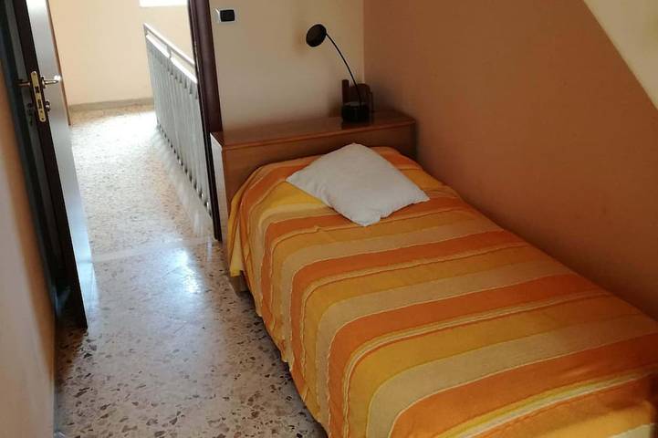 Panoramico a 10 metri dal mare con ampissimo terrazzo in Torre Archirafi, Riposto