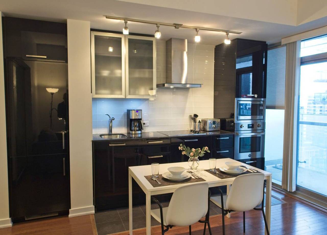 Entire apartment, 1Br Condo w/ Balcony/Pool/Gym in Toronto, Lake Ontario (Canada)