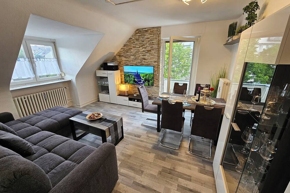 Appartement entier, Appartement lumineux et moderne dans les combles très proche du centre in Wesertor, Cassel (Allemagne)