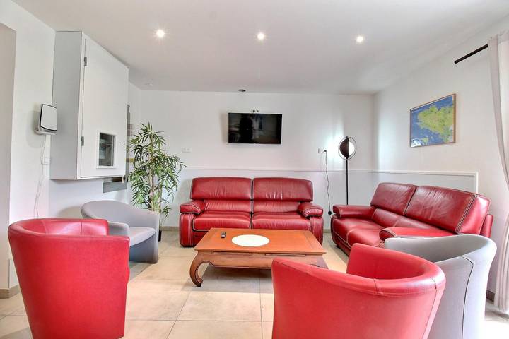 Gîte pour 12 personnes, avec jardin dans Theix-Noyalo - 4