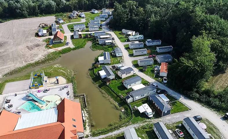 Camping für 7 Personen, mit Terrasse und Pool in Somme - 2