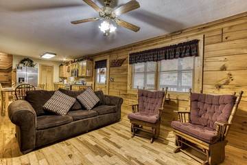 Log Cabin for 10 People in Pigeon Forge, Sevier County, Photo 1