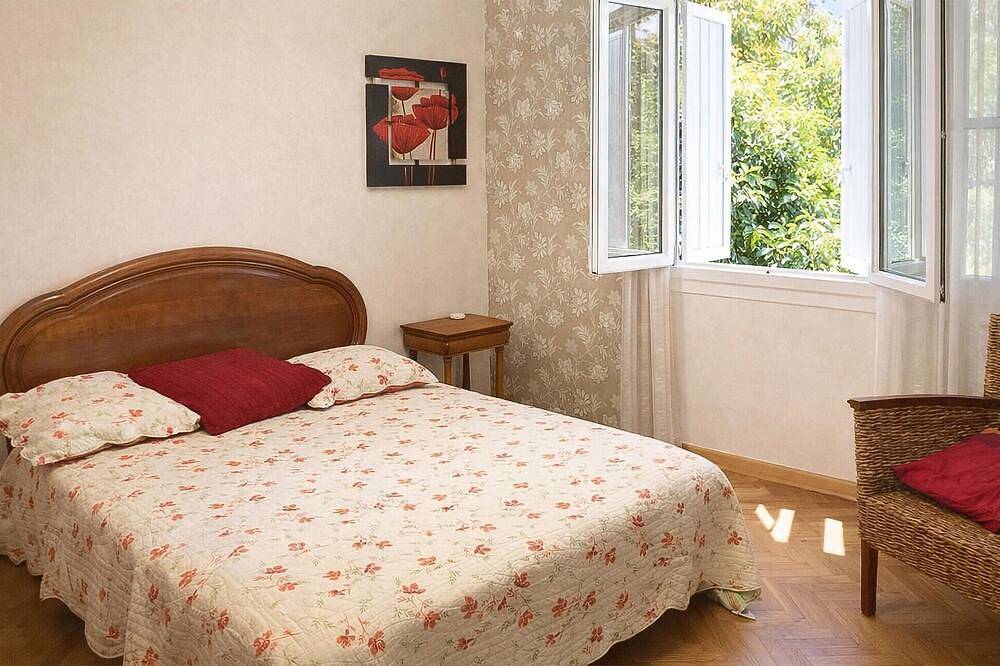 Lovely home in Caromb in Caromb, Parque natural regional del Mont Ventoux