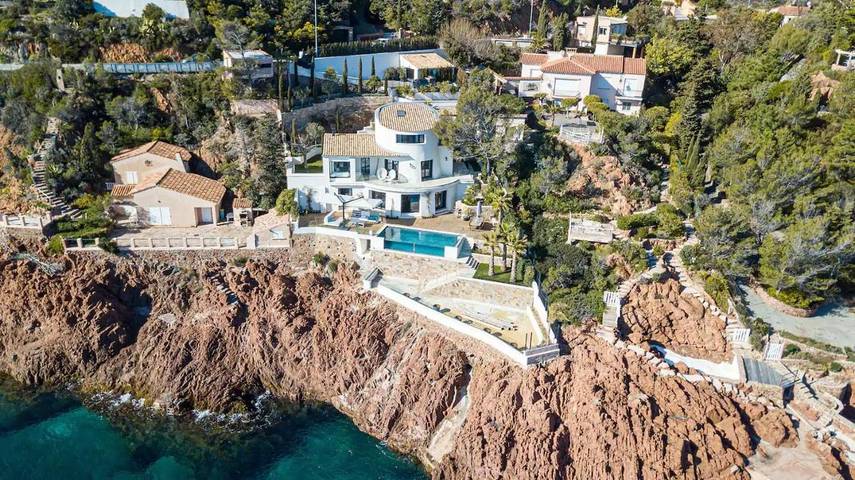 Villa pour 8 personnes, avec vue ainsi que piscine et terrasse, animaux acceptés