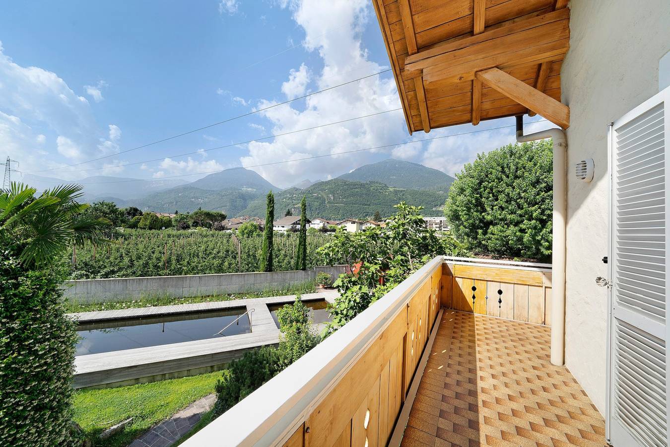 Appartamento intero, Appartamento vacanze "Weinsepphof 6" con vista montagna, piscina, Wi-Fi, giardino e balcone in Lana di Mezzo, Lana
