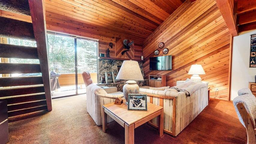 Vacation apartment for 8 people, with balcony and sauna, with pets in Mammoth Mountain