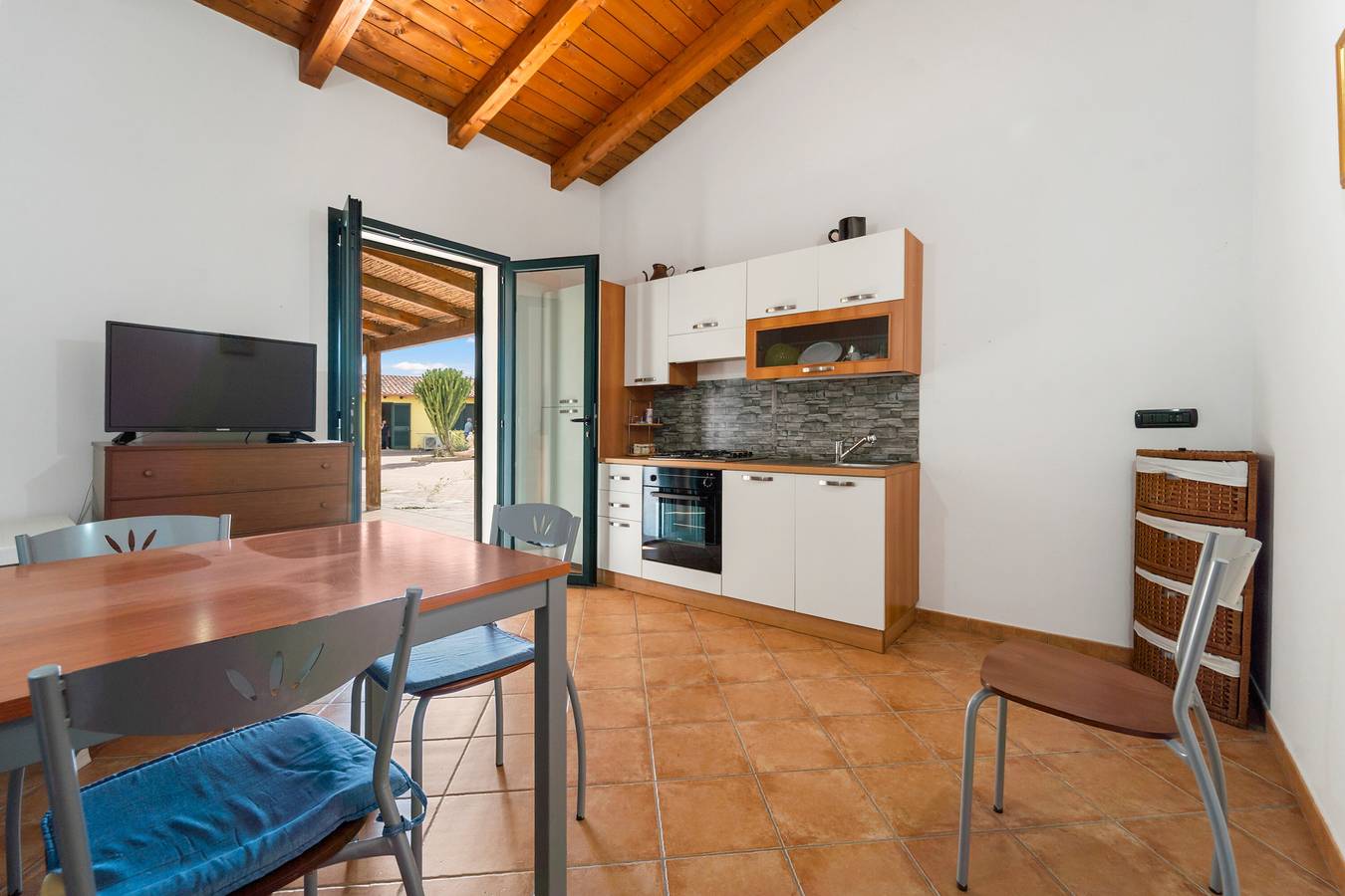 Residence Sulcis 4 con vista montagna, terrazza condivisa e aria condizionata in Is Cuccus, Masainas