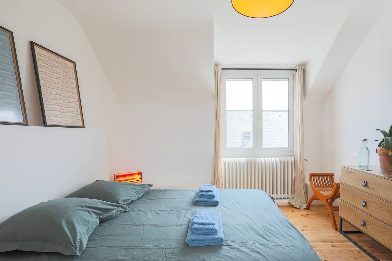 Alojamiento y desayuno 'Chambre 2' con jardín compartido y Wi-Fi in Plouézec, Côte de Goëlo