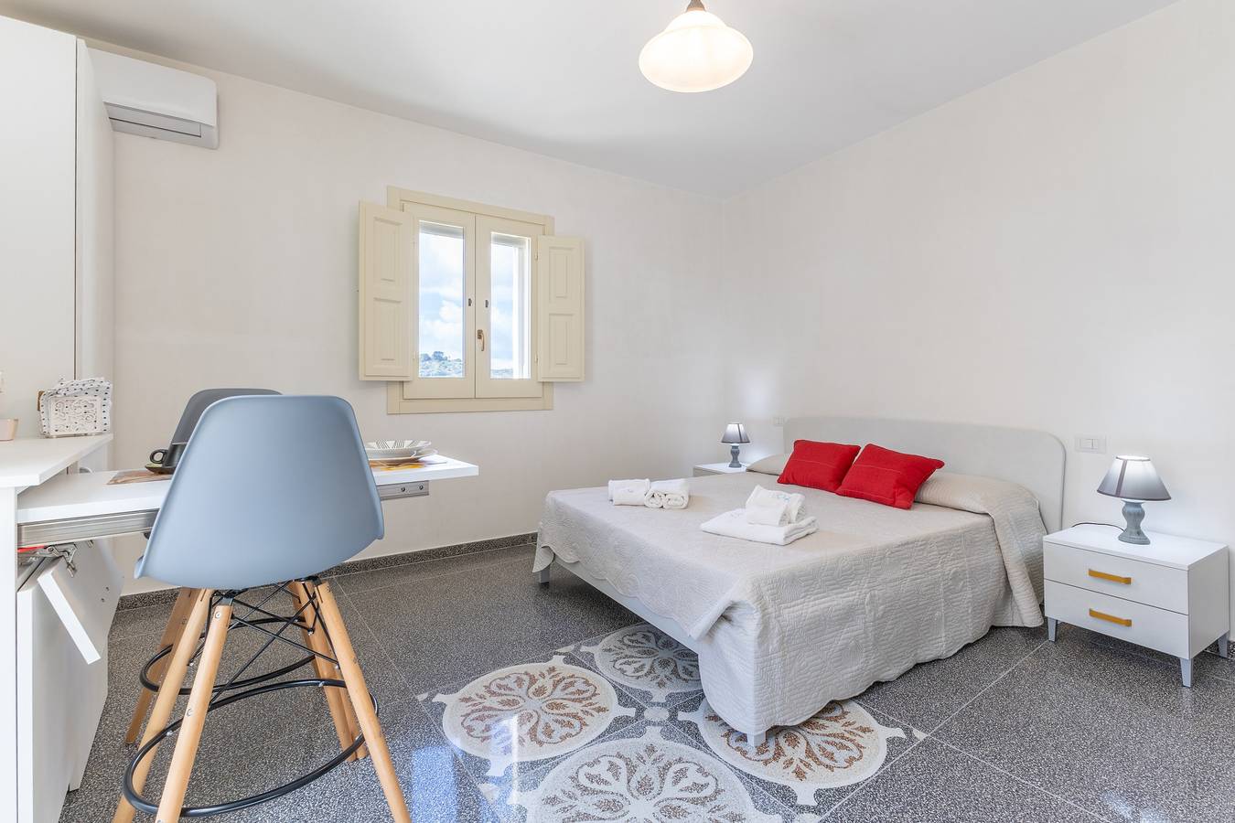 Room 'Liolà - Là Con Vista' with Mountain View, Wi-Fi and Air Conditioning in Scicli, Ragusa Province