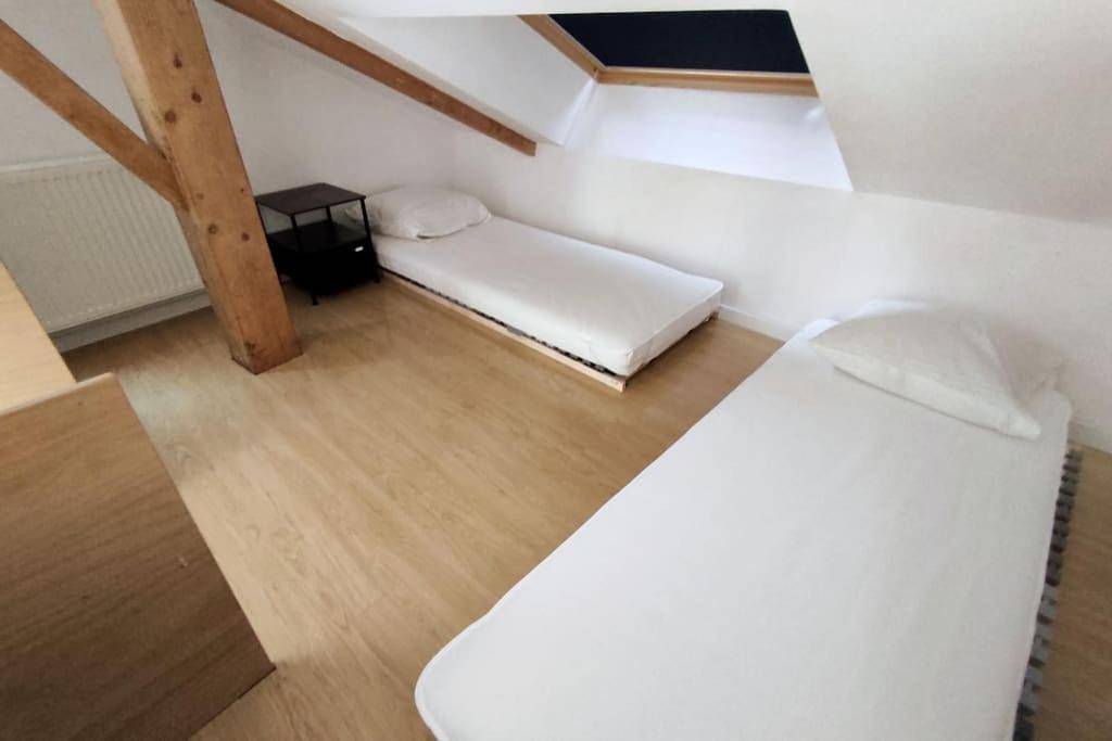 Six-Bedroom House in Bains-sur-Oust, Région de Redon