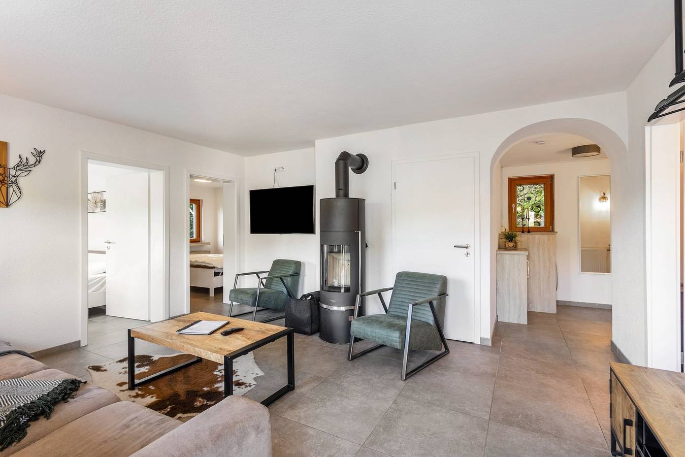 Apartamento entero, Apartamento 'Grete' con vistas a la montaña, terraza privada y Wi-Fi in Diemelsee, Upland