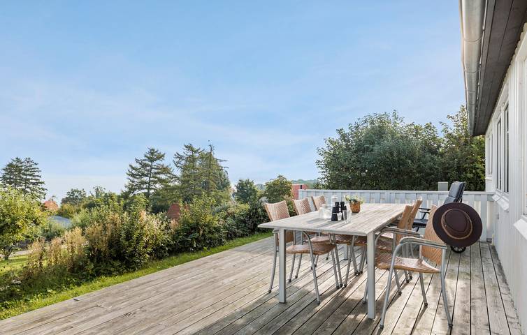 Ferienhaus für 6 Personen, mit Terrasse und Garten in Svaneke - 4