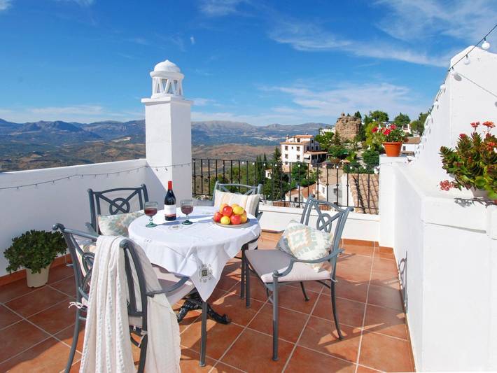 Mit Terrasse in Comares, Cordillera Penibética