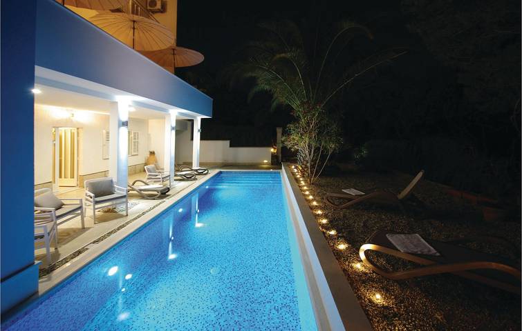 Gîte pour 6 personnes, avec terrasse et piscine à Makarska - 4