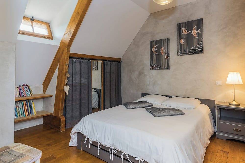 Villa Paola, maison de vacances avec une grande piscine privée clôturée. in Saint-Rabier, Périgord Noir