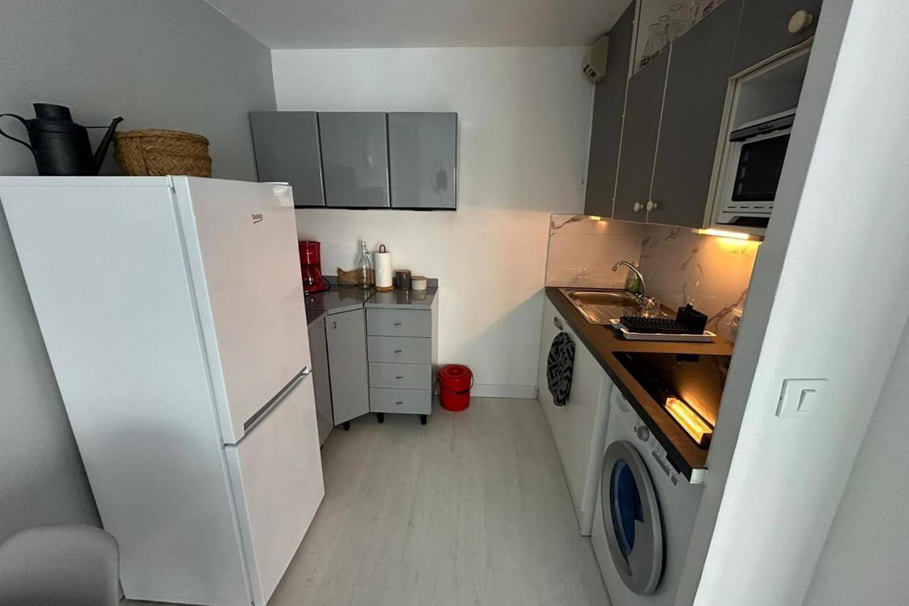 Appartement entier, Spacieux Deux pièces en front de mer pour 4 personnes Réf Plage 12 in Agay, Saint-Raphaël