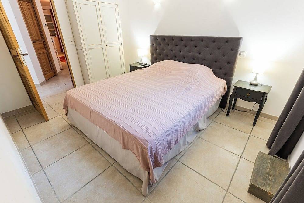 Domaine de Coulon _ \"Cornillon\" _ 3ch 6p _ Hameau privé entre Cèze et Ardèche in Issirac, Région de Nîmes