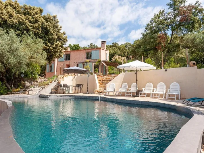 Ferienhaus für 10 Personen, mit Balkon und Garten sowie Pool - 1