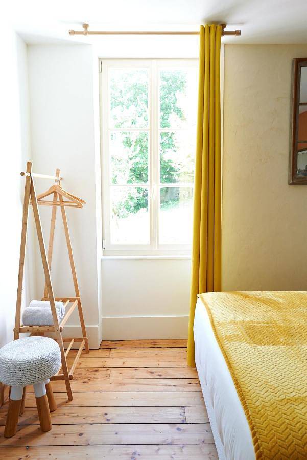 Queen Room with Garden View in Cluny, Région de Mâcon