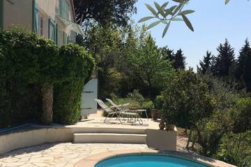 Cottage pour 4 personnes, avec jardin ainsi que piscine et terrasse à Claviers