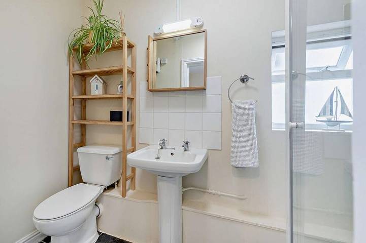 Entire apartment, Riverside Apartment in the heart of the Harbour Town of Aberaeron in Aberaeron, Cardigan Bay