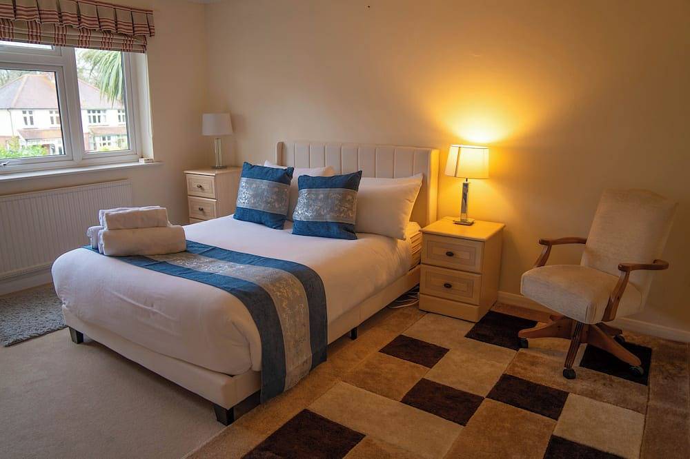 Farnborough Stay - 5 Bedroom in Rushmoor, Hampshire