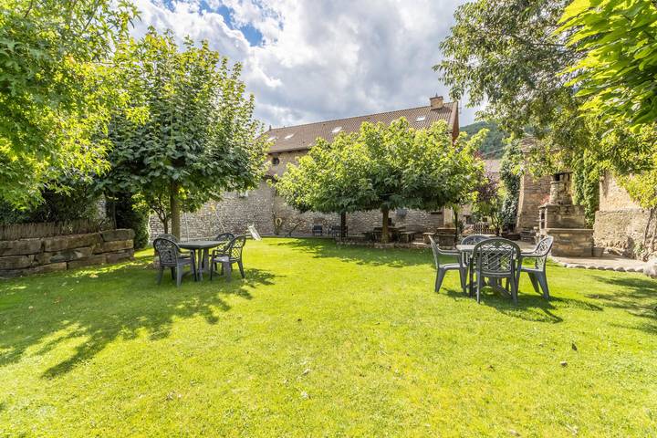 Apartment 'Larrás' mit Bergblick, Gemeinschaftsgarten und Wlan in Fiscal, Aragonesische Pyrenäen