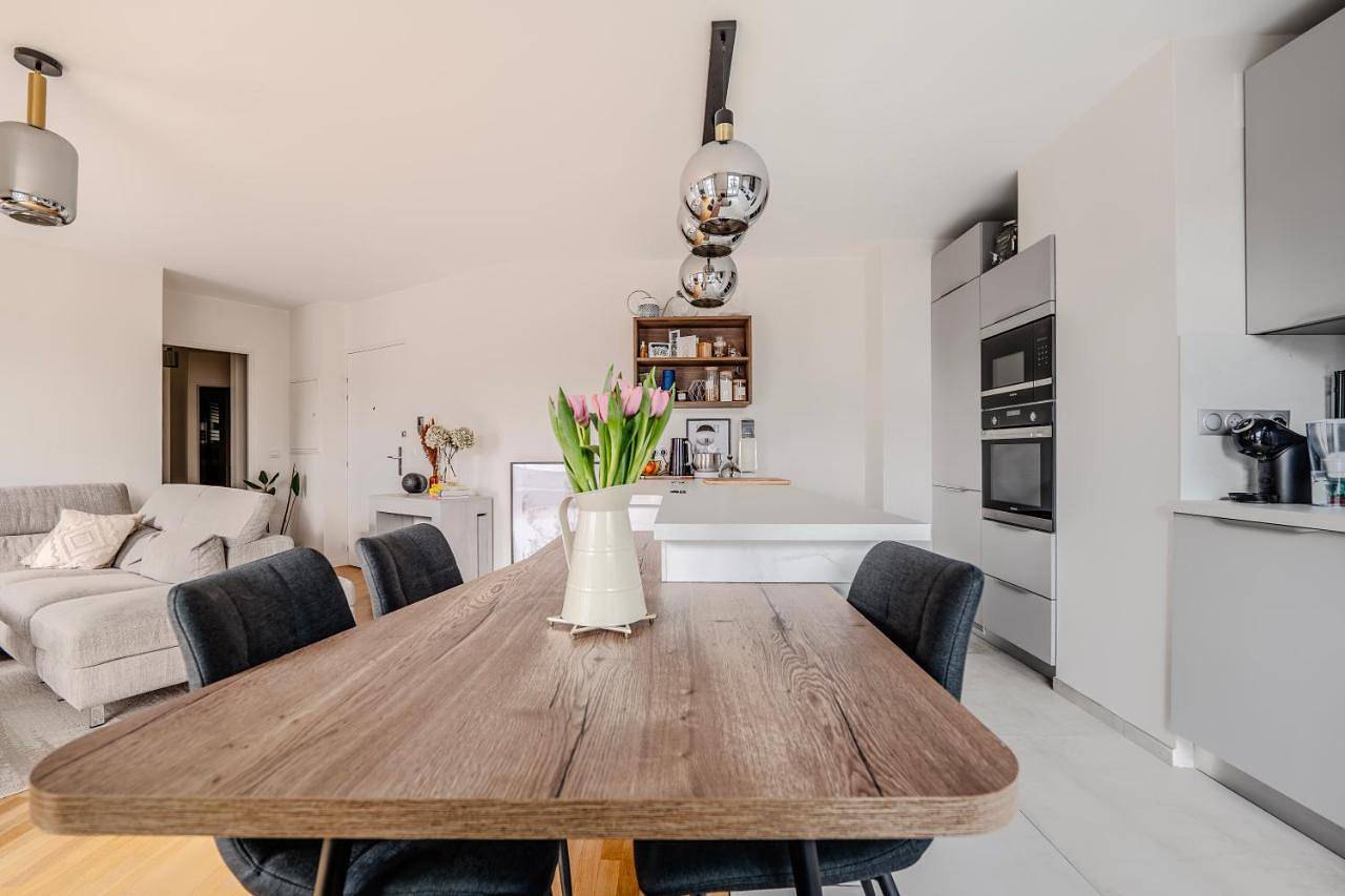 Appartement entier, Two-Bedroom Apartment in Les Lilas, Seine-Saint-Denis