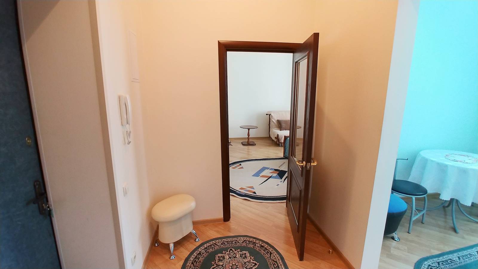 Entire apartment, One-room 3 Kostelna str On Maidane Nezalezhnosti in Kyiv, Shevchenkivskyi district