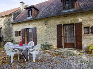 Gîte pour 4 personnes, avec terrasse et jardin à Archignac