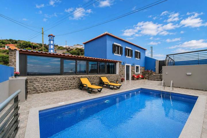 Ferienhaus für 4 Personen, mit Garten und Pool sowie Ausblick - 1