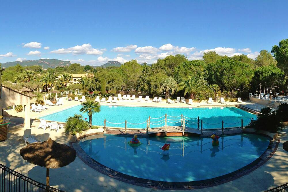 Retraite en montagne à Roquebrune-sur-Argens avec piscine partagée in Roquebrune-sur-Argens, Côte méditerranéenne (France)