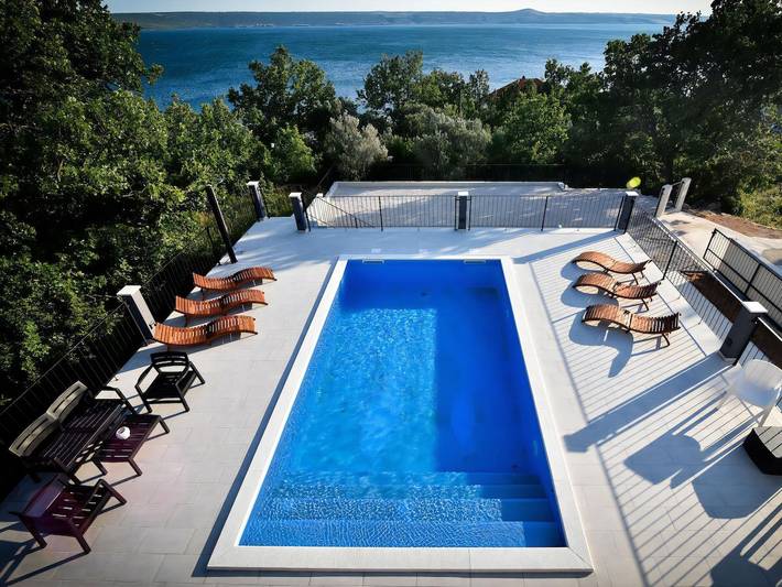 Villa für 10 Personen, mit Garten und Pool, kinderfreundlich in Jasenice