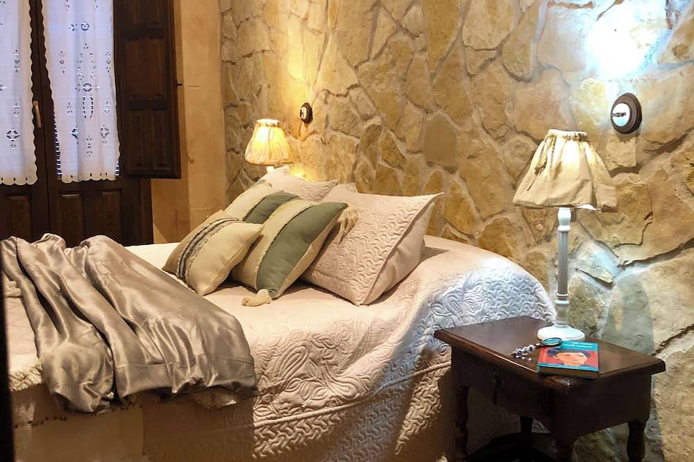 La Mica Real. Te Cautivara!! in Valdenoches, Guadalajara