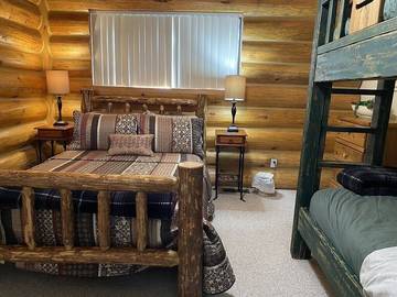 Log Cabin for 6 Guests in Arizona, USA, Picture 2